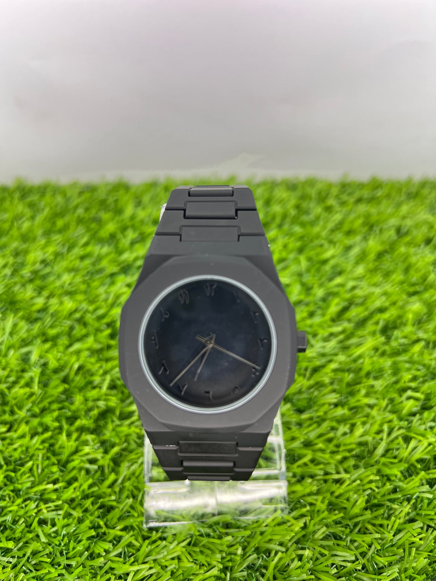 Black Aura Stainless Steel Watch – Lightweight and Stylish