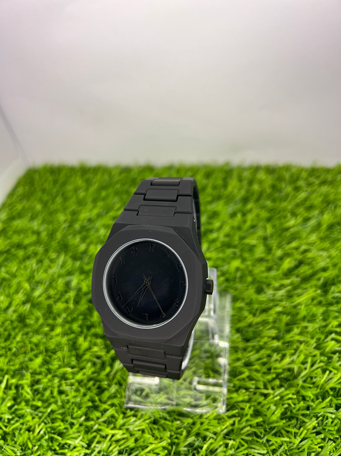 Black Aura Stainless Steel Watch – Lightweight and Stylish