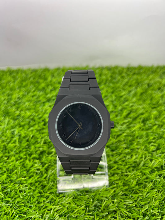 Black Aura Stainless Steel Watch – Lightweight and Stylish