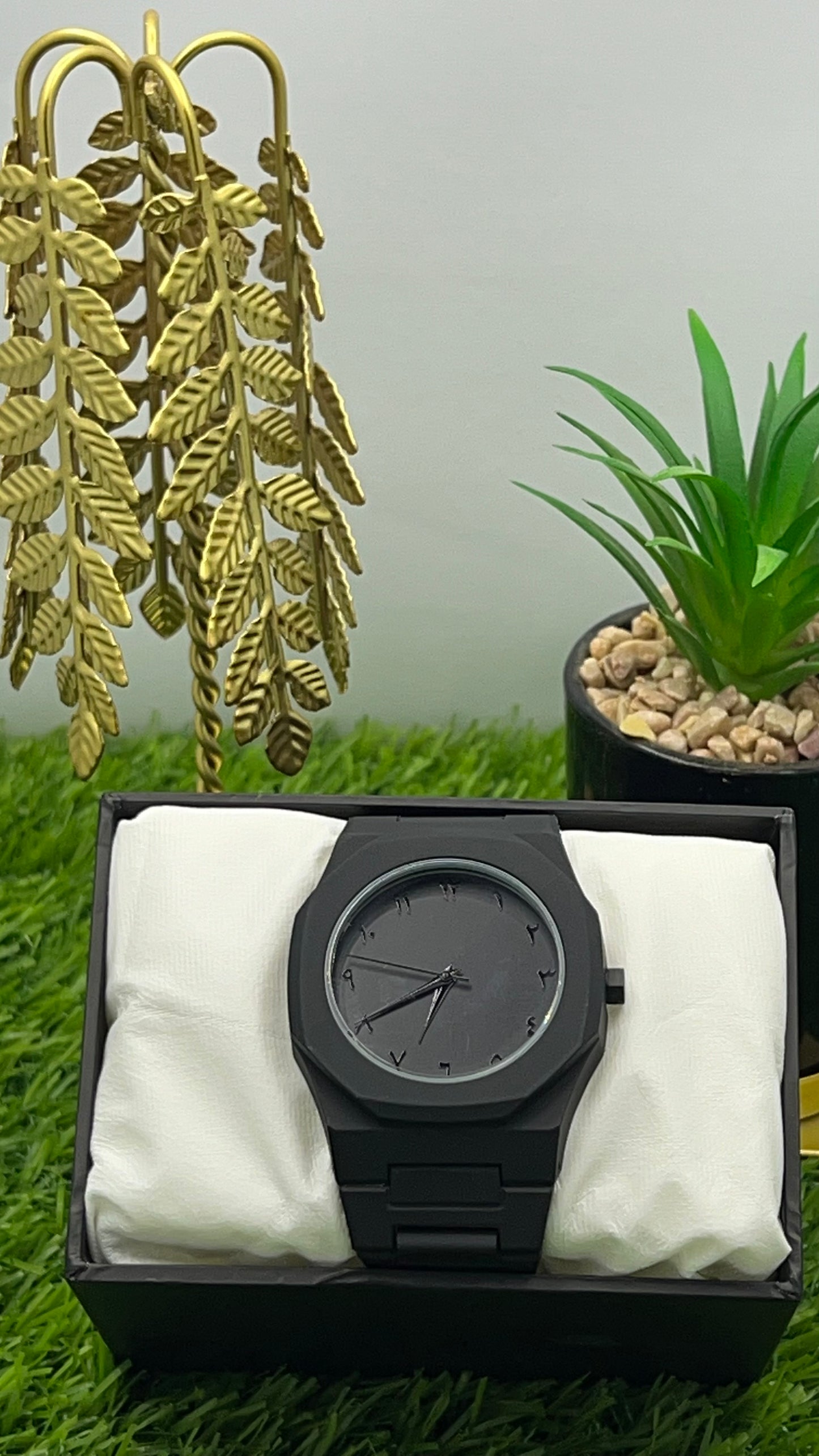 Black Aura Stainless Steel Watch – Lightweight and Stylish