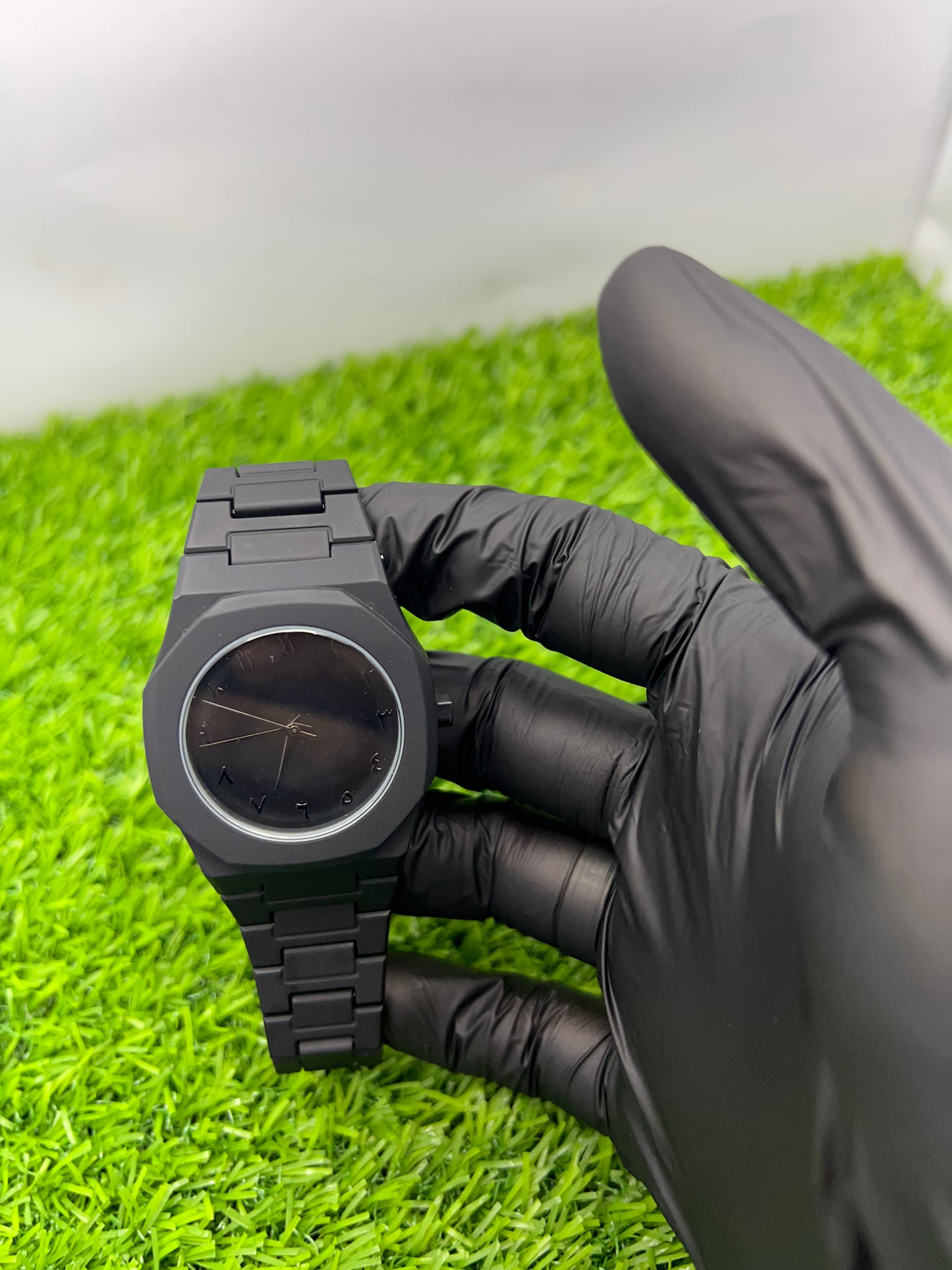 Black Aura Stainless Steel Watch – Lightweight and Stylish